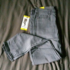 2/$20 NWT grey Buffalo cropped jegging Jeans